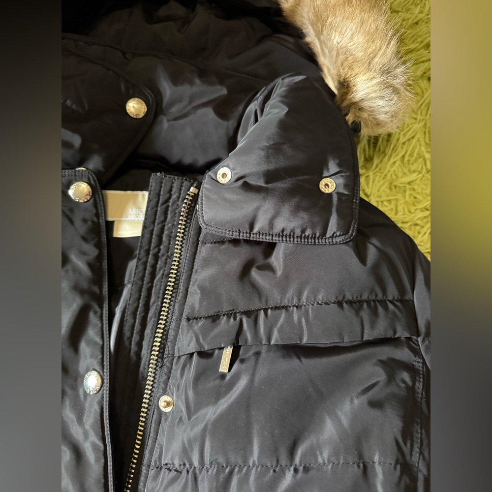 Michael Kors - Women's Faux-Fur-Trim Hooded Belted Puffer Coat - Picture 11 of 11